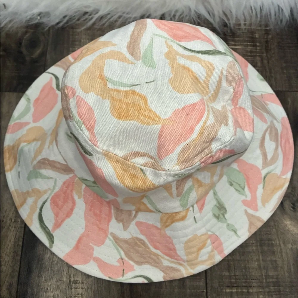 Abercrombie & Fitch floral bucket hat